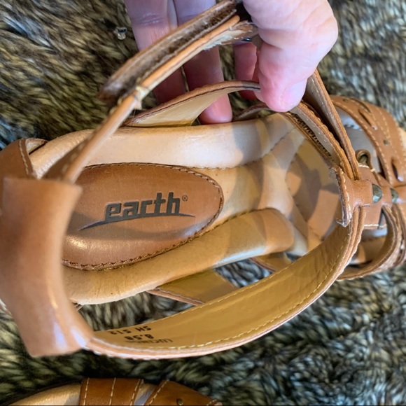 EARTH Lucinda Wedge Sandals - Picture 11 of 13
